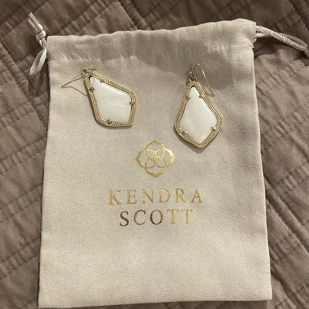 Kendra Scott Drop Earings